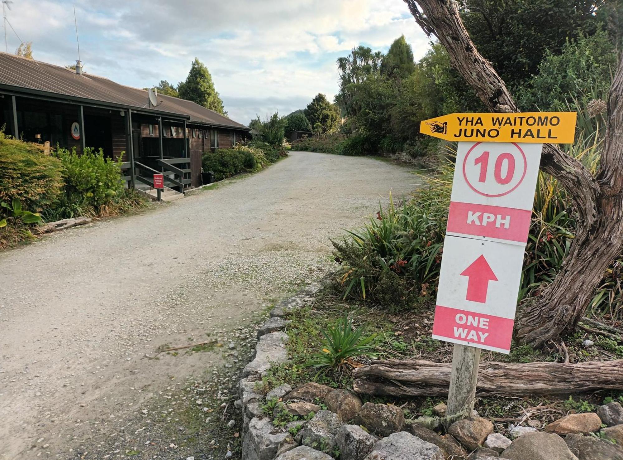 Junohall Backpackers Waitomo Caves Ngoại thất bức ảnh